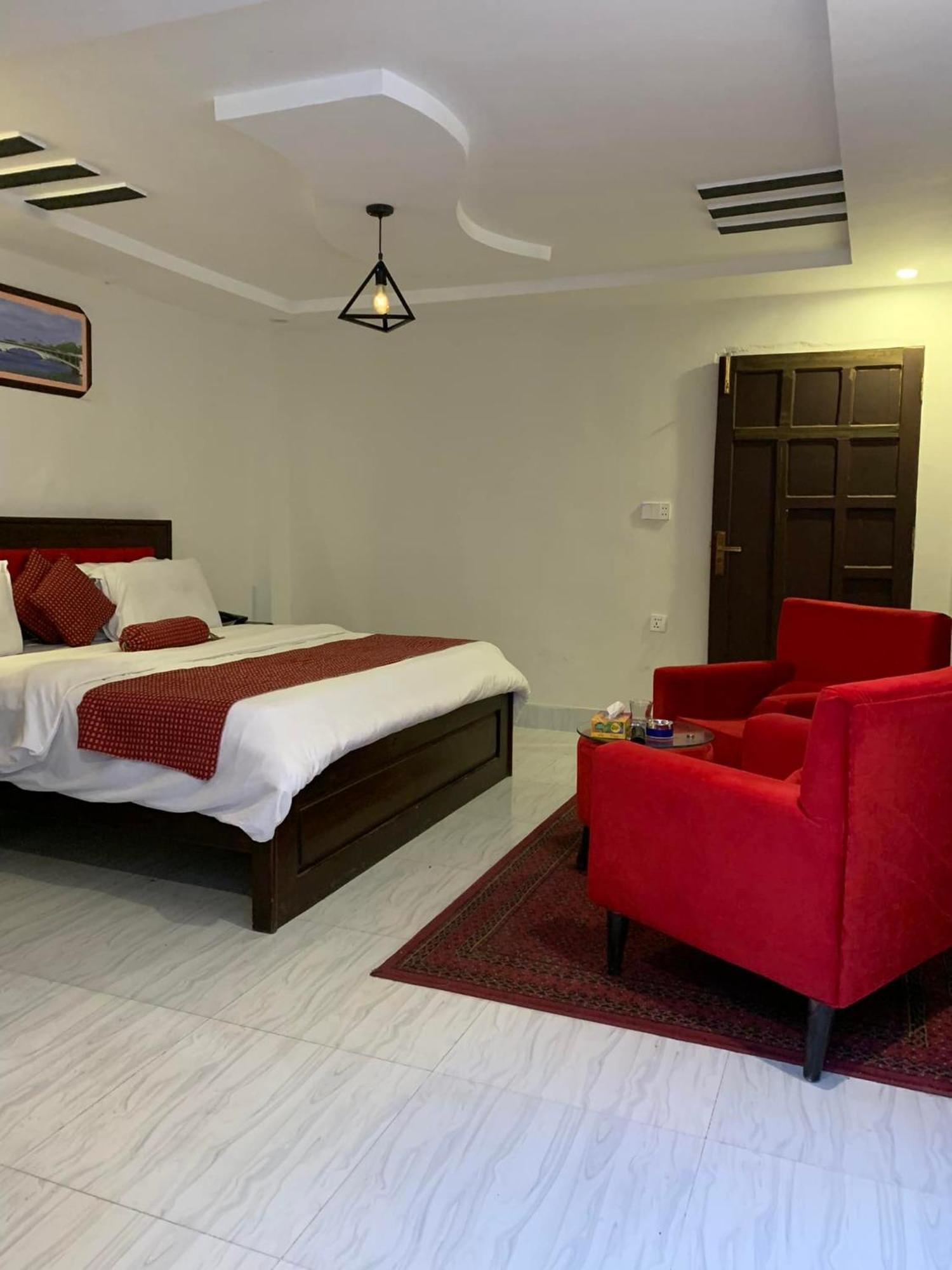 Hotel Birmingham Palace Kalam By Khan Familia Εξωτερικό φωτογραφία