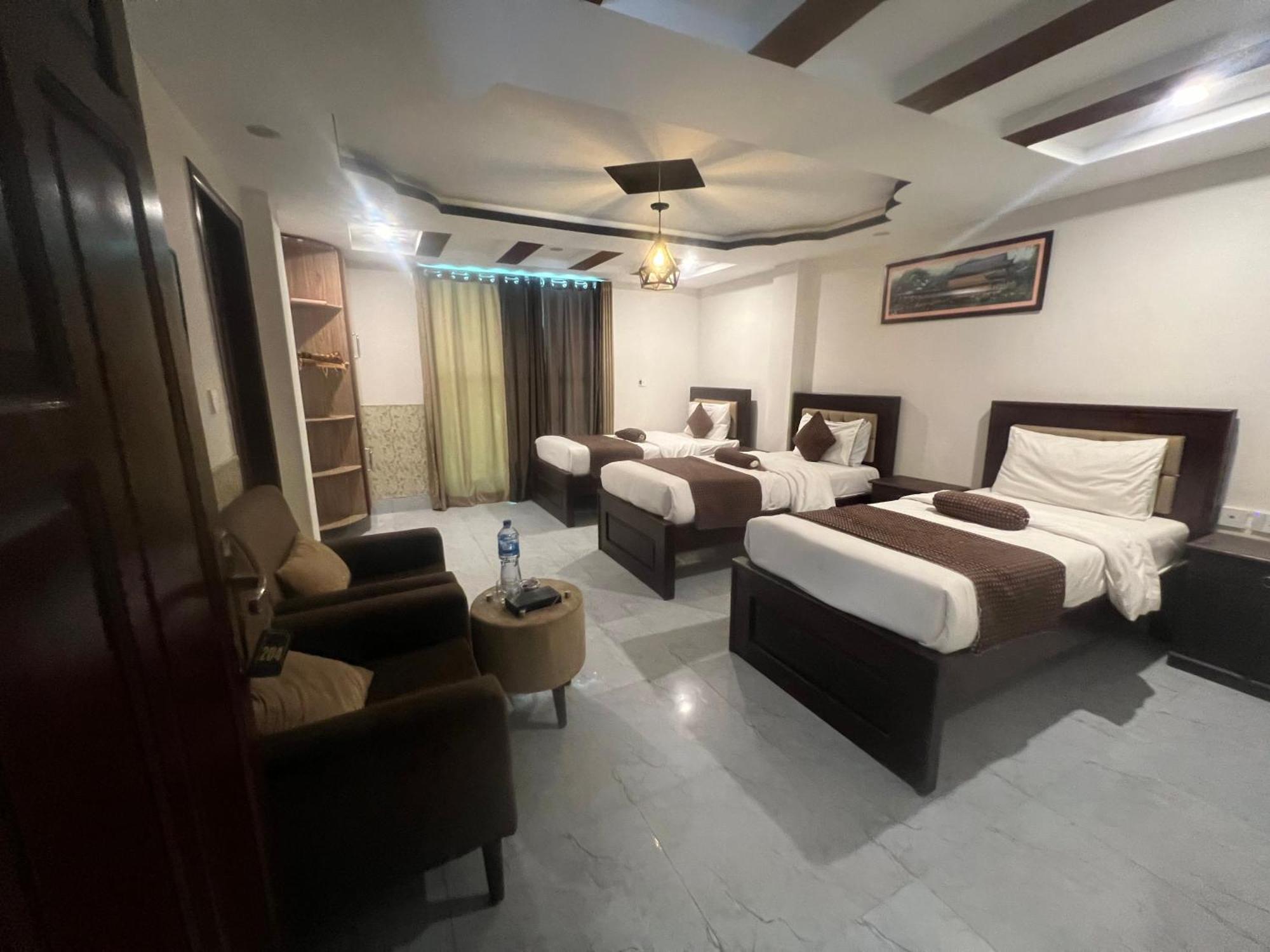 Hotel Birmingham Palace Kalam By Khan Familia Εξωτερικό φωτογραφία
